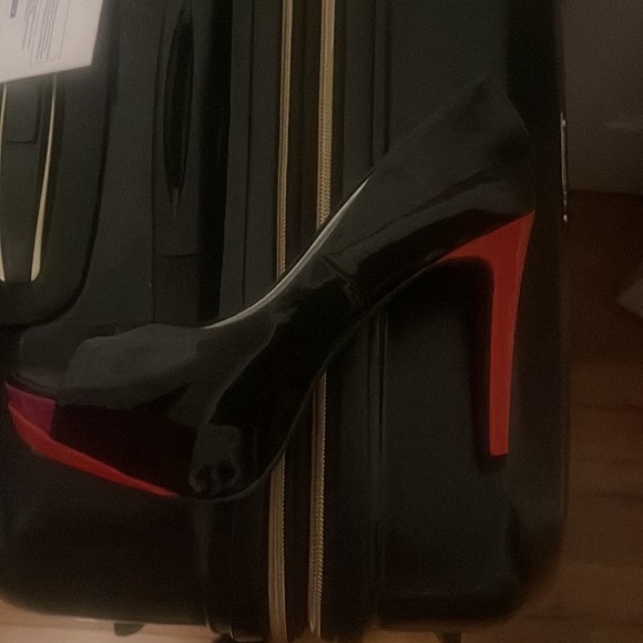 Worn once - Picture 2 of 3